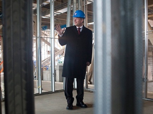 Prime Minister Stephen Harper visits the construction site of Sheridan College's Mississauga Campus in Mississauga, Ontario on Thursday December 2, 2010 . (THE CANADIAN PRESS/Chris Young)