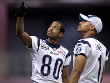 Toronto Argonauts slotback Jeremaine Copeland, left, points out a few details of Olympic Stadium to quarterback Cleo Lemon during a practice November 20, 2010 in Montreal. The Argos will face the Montreal Alouettes in the CFL Eastern Final Sunday. (THE CANADIAN PRESS/Paul Chiasson)