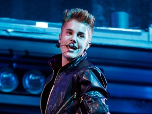 Justin Bieber drugs stun gun found on tour bus