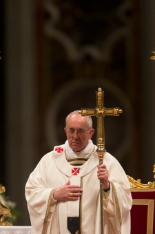 Pope celebrates solemn Easter Vigil