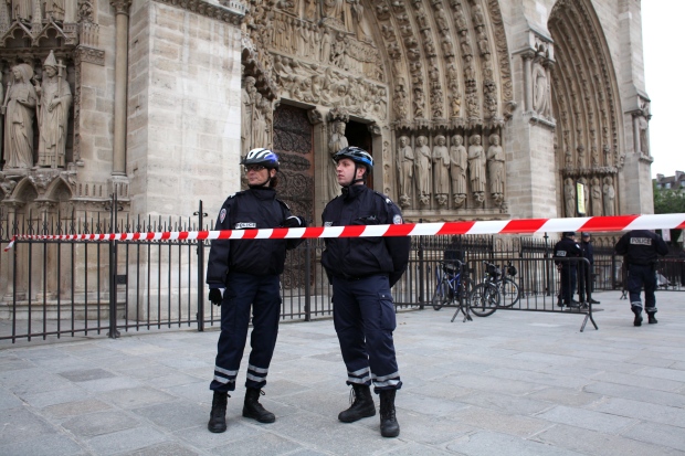 Police: Man kills self Paris' Notre Dame Cathedral