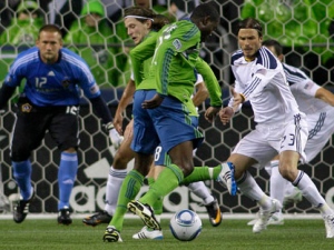 Los Angeles Galaxy's David Beckham, right, defends as Seattle Sounders' O'Brian White looks for a shot during an MLS soccer match Tuesday, March 15, 2011, in Seattle. (AP Photo)