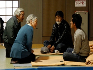 Japan's Emperor Akihito, left, and Empress Michiko talk with an evacuee, right, at a shelter in Tokyo Wednesday, March 30, 2011. Emperor and Empress visited the shelter to encourage some 300 evacuees from the March 11 earthquake and tsunami, mostly from Fukushima Prefecture where the troubled Fukushima Dai-ichi nuclear power plant is located. (AP Photo/Issei Kato, Pool)