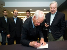 Hockey Hall of Fame great Gordie Howe, centre, signs autographs for fans while taking part in the Pro AM for Alzheimer's charity fundraiser in Toronto on Thursday, May 5, 2011. Gordie Howe's wife Colleen died in 2009 from Pick's disease, a form of dementia. (THE CANADIAN PRESS/Nathan Denette)