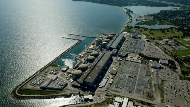 The Pickering Nuclear Plant is seen in an aerial in Pickering, Ont. east of Toronto Monday August 18, 2003. (Kevin Frayer /The Canadian Press)