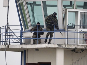 Irish Army Rangers take up positions at Casement Aerodrome, Baldonnel, Ireland, Tuesday May 17, 2011, ahead of the arrival of Britain's Queen Elizabeth II. Authorities defused a bomb hours before the Queen was to begin the first visit by a British monarch to the south of Ireland in a century. Police said they found a small, viable bomb hidden in the luggage compartment of a bus in Maynooth, a university town 25 kilometers west of Dublin.(AP Photo/Niall Carson-pa)