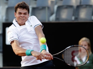 Canada's Milos Raonic returns the ball to Spain's Fernando Verdasco during the Italian Open tennis tournament, in Rome, Sunday, May 8, 2011. (AP Photo/Riccardo De Luca)