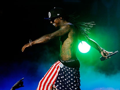 Lil Wayne dodges pepper spray at Montreal party