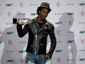 K'Naan poses with his trophy for single of the year at the Juno Awards in Toronto on Sunday March 27, 2011. (THE CANADIAN PRESS/Chris Young)