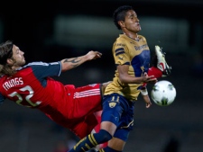 Mexico's Pumas' David Izazola, right, is challenged by Canada's Toronto FC's Torsten Frings during a CONCACAF Champions League soccer game in Mexico City, Wednesday, Sept. 14, 2011. (AP Photo/Christian Palma)