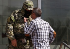 Pro-Russian gunmen seize Kostyantynivka city hall