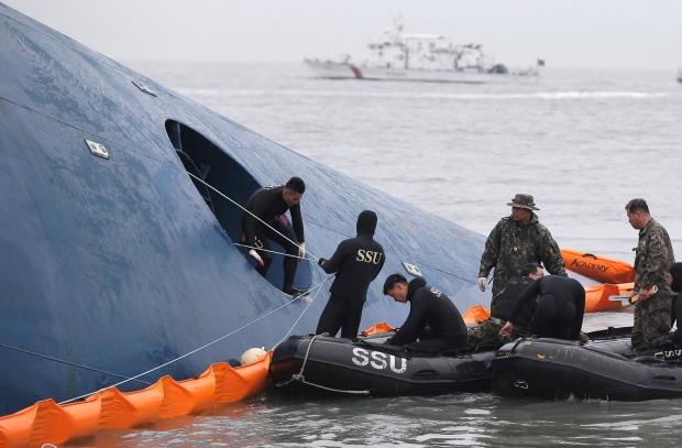 Divers look for passengers in sunken ferry