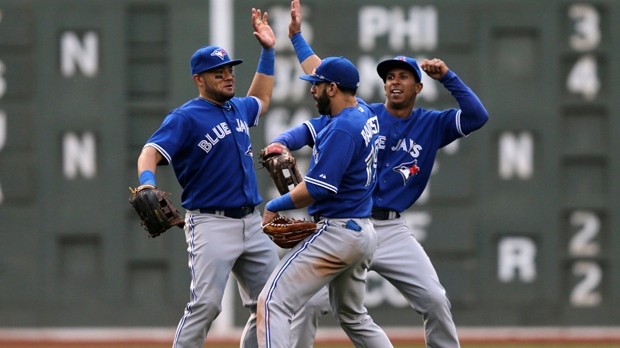 Mark Buehrle wins 4th straight as Jays beat Red Sox