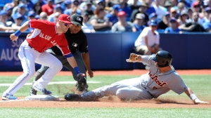 Kawasaki's double gives Toronto walk-off win 