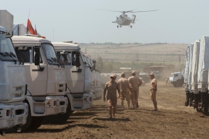 Convoy heads toward Ukrainian border