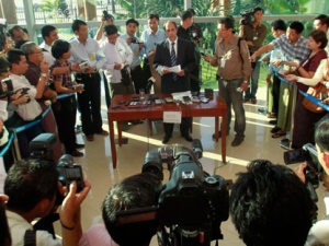 U.N. human rights envoy, Tomas Ojea Quintana, center, speaks to reporters during a press conference at Yangon International airport in Yangon, Myanmar, Sunday, Feb. 5, 2012. (AP Photo/Khin Maung Win)