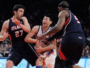 Lin's Last-Second Shot Lifts Knicks Over Raptors - The New York Times
