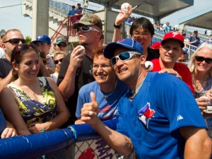 Toronto Blue Jays Omar Vizquel poses with fans prior Spring Training action against the Pittsburgh Pirates in Dunedin, Fla. on Saturday, March 3 2012. (THE CANADIAN PRESS/Frank Gunn)