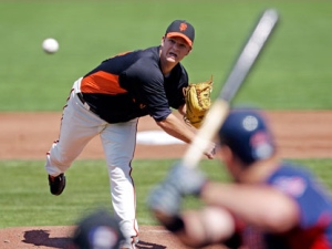 Giants' Lincecum gets good early reviews at spring training