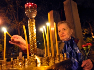 A woman lights a candle in Kiev, Ukraine, Thursday, April 26, 2012, to honour the memory of the victims of the Chernobyl nuclear disaster on its 26th anniversary. (AP Photo/Sergei Chuzavkov)