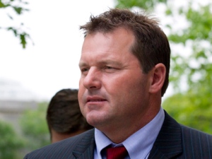 Former Major League Baseball pitcher Roger Clemens leaves the Federal Court in Washington as the perjury retrial of the seven-time Cy Young Award winning pitcher entered its third week Monday, April 30, 2012. (AP Photo/Manuel Balce Ceneta)