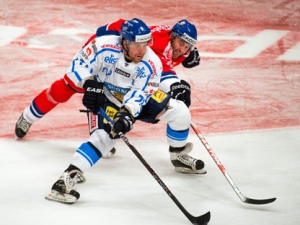 Finland's Leo Komarov, left, fights for the puck with Czech Republic's Ondrej Nemec during their icehockey match in the Oddset Hockey Games at Ericsson Globe Arena in Stockholm, Sweden, Saturday Feb. 11 2012. Czech Republic's Zdenek Kutlak in the foreground. (AP photo/Scanpix Sweden, Bertil Ericsson)