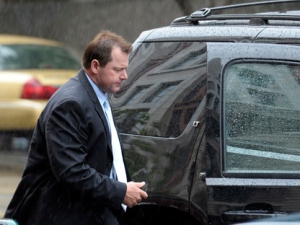 Former Major League Baseball pitcher Roger Clemens arrives at federal court in Washington, Monday, May 14, 2012. (AP Photo/Susan Walsh)