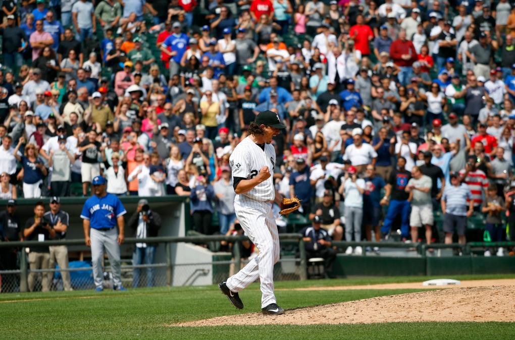 Photos: White Sox shut out the Cubs 4-0 in the Game 2 of the City