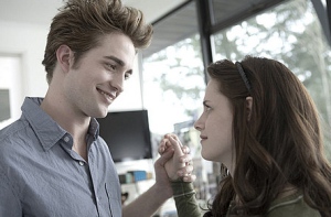 Robert Pattinson as Edward Cullen and Kristen Stewart as Bella Swan in Summit Entertainment's 'Twilight.'