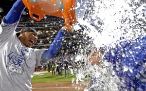 Royals hold off Mets 4-3 in opening rematch of World Series