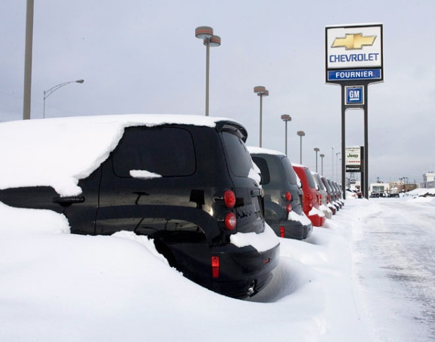 Cars are buried under 30 centimetres of snow at a Chevrolet GM dealership in Quebec City on Friday, Dec. 12, 2008. A new report predicts nearly 600,000 jobs lost if the Detroit Three automakers were to fail. (Jacques Boissinot / THE CANADIAN PRESS)