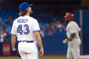 Mets' Dickey 1-hits Phillies