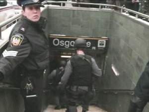 Emergency Task Force officers descend the stairs into Osgoode Station after a shooting inside the station on Thursday, Jan. 22, 2009.