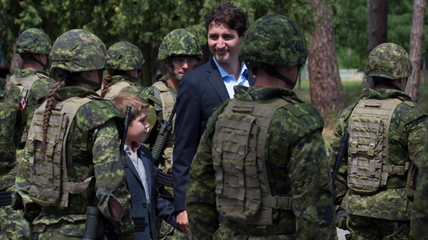 Trudeau inspects Canadian Army trainers in western Ukraine | CP24.com