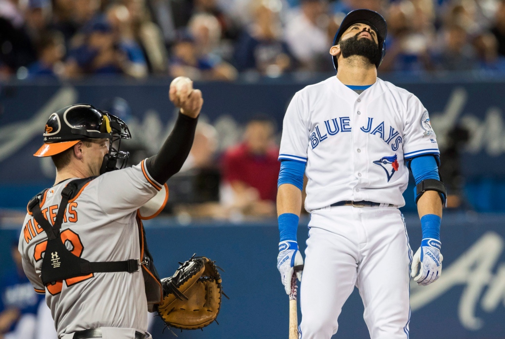 Fan throws can at Orioles' Hyun Soo Kim during wild card game