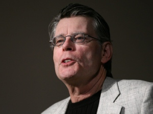 Author Stephen King reads from his latest book "Ur" with the Kindle 2 electronic reader at a news conference for Amazon.com Monday, Feb. 9, 2009 in New York. (AP / Mark Lennihan)