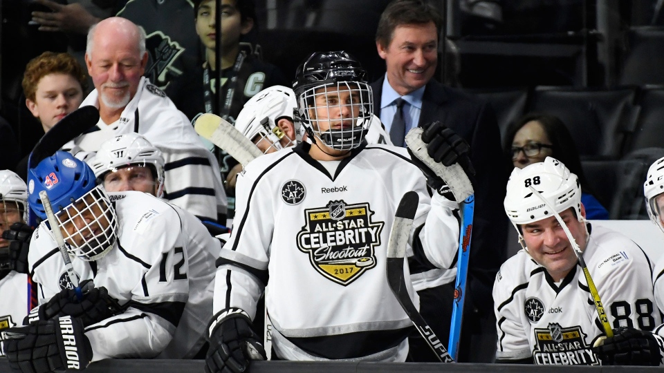 Justin Bieber gets hit, but bounces back in celebrity hockey game