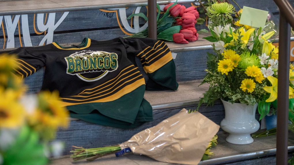 Drake honours Humboldt Broncos a Raptors' Game 1