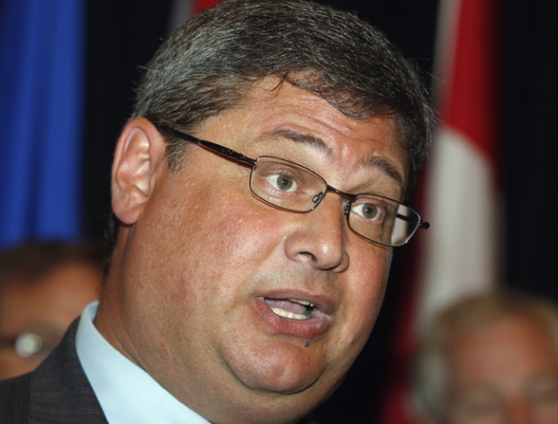 Ontario Health Minister David Caplan responds to media questionsat a news conference in Quebec City, Thursday, Sept.4, 2008 in Quebec City. (Jacques Boissinot / THE CANADIAN PRESS)