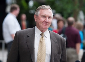 Phoenix Coyotes owner Jerry Moyes leaves U.S. Bankruptcy Court after a hearing on the Phoenix Coyotes hockey team in Phoenix on Tuesday, June 9, 2009. (AP / Aaron J. Latham)