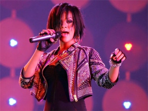 Rihanna, a R&B singer from Barbados, performs during the Live Earth concert in Makuhari near Tokyo Saturday, July 7, 2007 as part of the 24-hour global concert series to raise awareness about climate change.(AP Photo / Koji Sasahara)