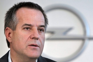 Magna International Inc. co-chairman Siegfried Wolf addresses the media at the Opel headquarters in Ruesselsheim near Frankfurt, central Germany, Wednesday, June 3, 2009. (AP / Daniel Roland)