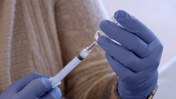 如何预约在多伦多接种今年秋季更新的COVID-19疫苗和流感疫苗