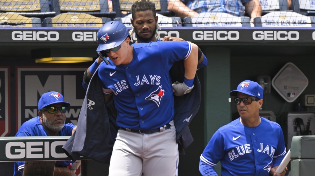 Catcher Alejandro Kirk leaves Blue Jays game after being hit by