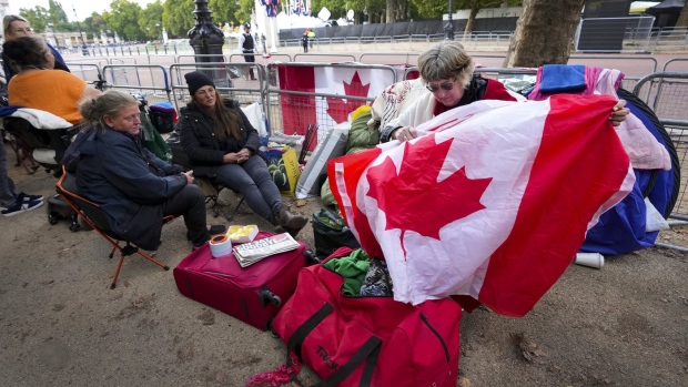 in-homes-and-gatherings-canadians-watch-london-funeral-for-queen