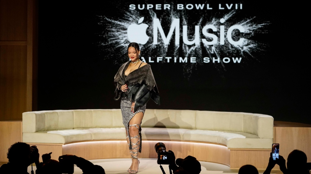 Rihanna's Super Bowl Halftime Show: The Dream Setlist – Billboard