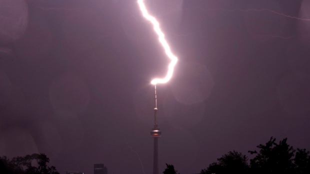 'Thundersnow': unusual weather phenomenon during Toronto storm ...