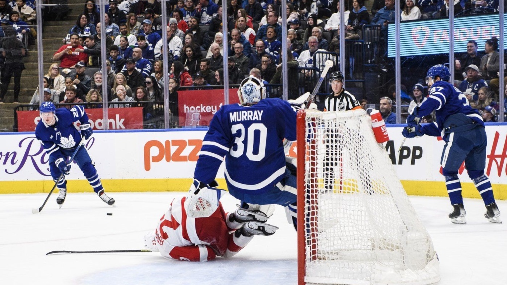 Maple Leafs lose goalie Matt Murray in loss versus Red Wings