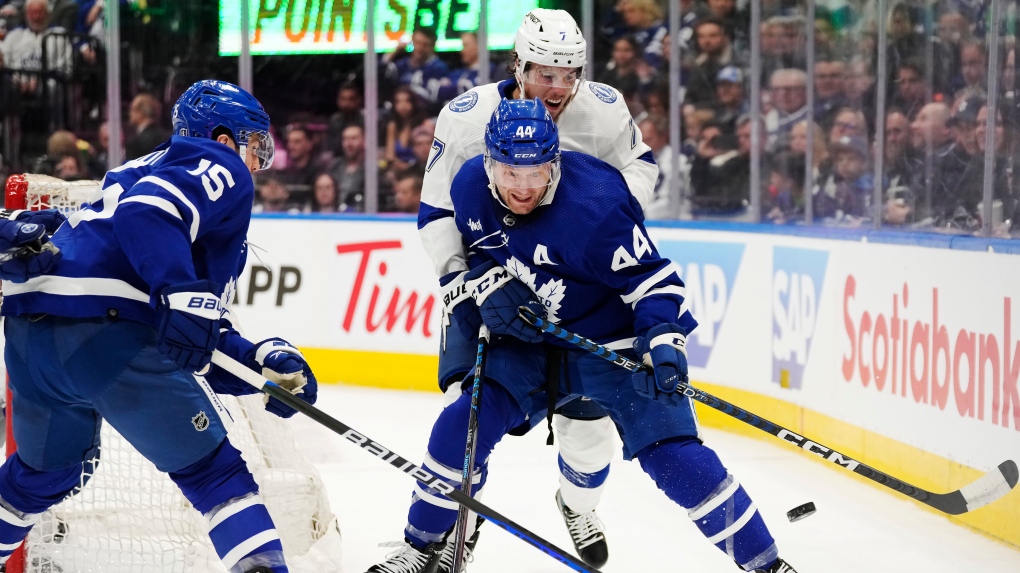 Lightning and Maple Leafs face off with series tied 1-1 