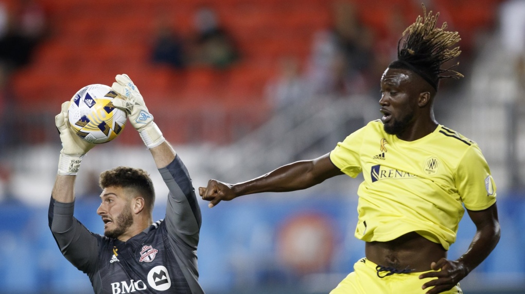 Toronto FC extends unbeaten run thanks to their goalkeeper Alex Bono